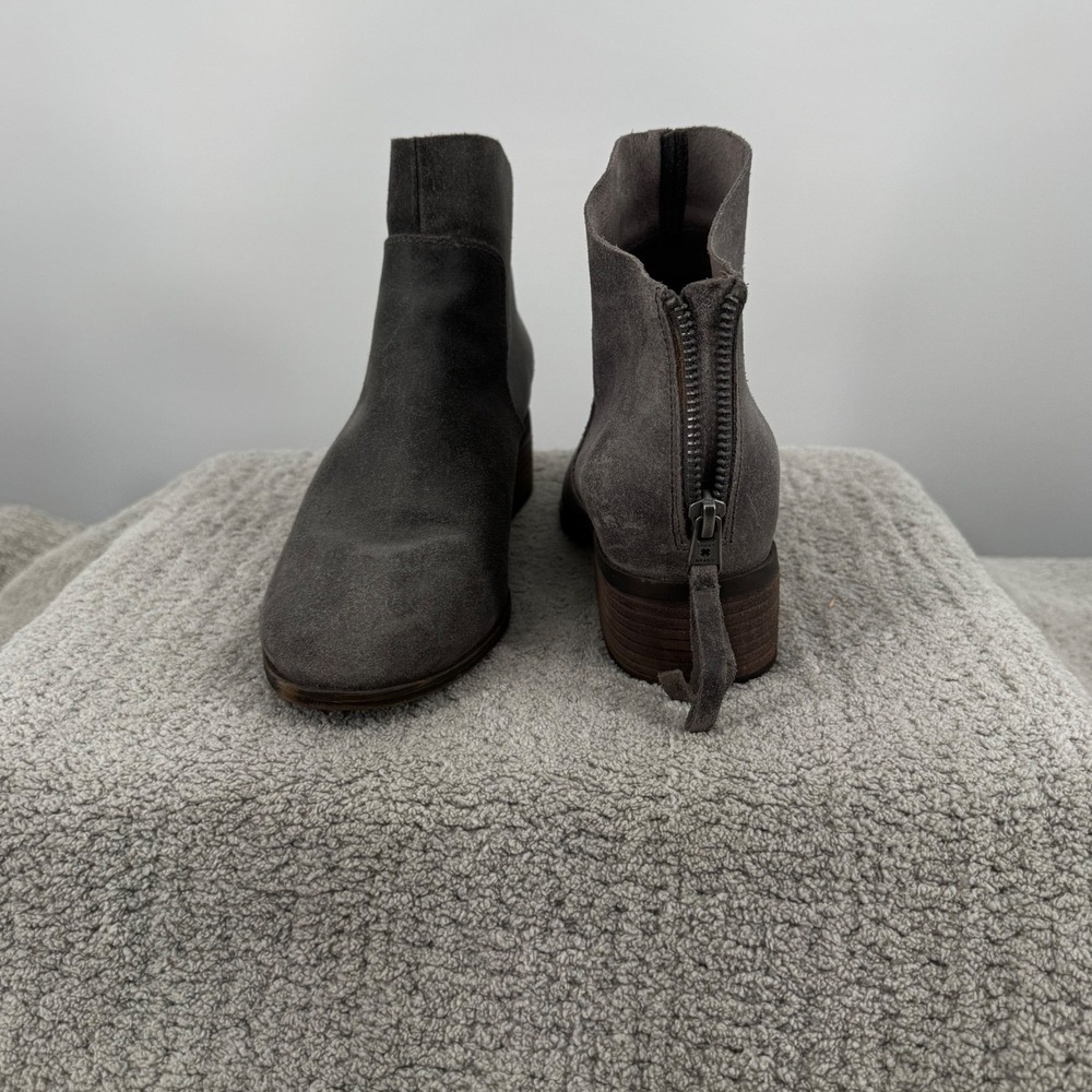Lucky Brand Womens Basel Grey Suede Ankle Booties Size 8.5 Rear Zip Stacked Heel